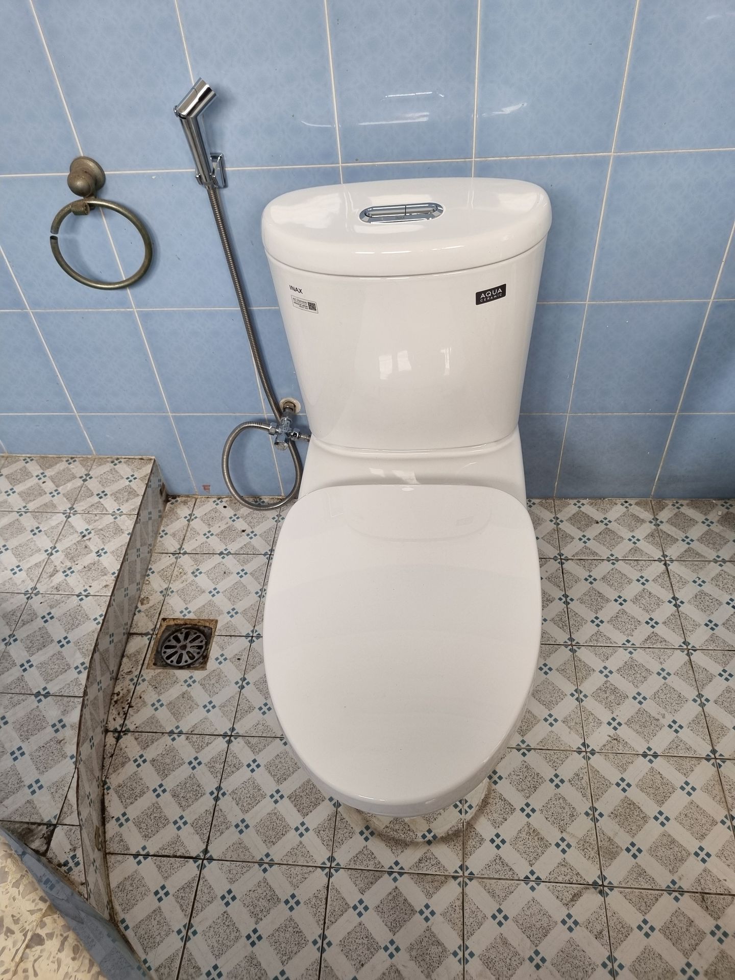 Đánh giá sản phẩm Vòi xịt vệ sinh Luxta L5111