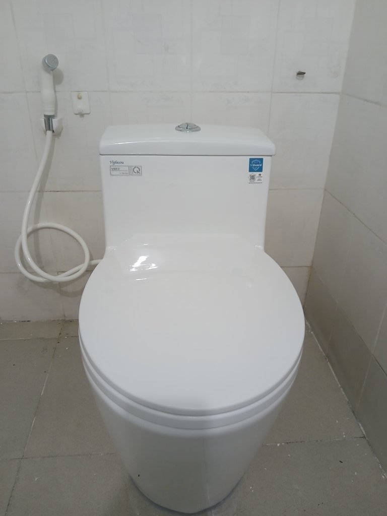 Đánh giá sản phẩm Bồn cầu 1 khối nắp êm Viglacera V823 (+ vòi xịt VG826)