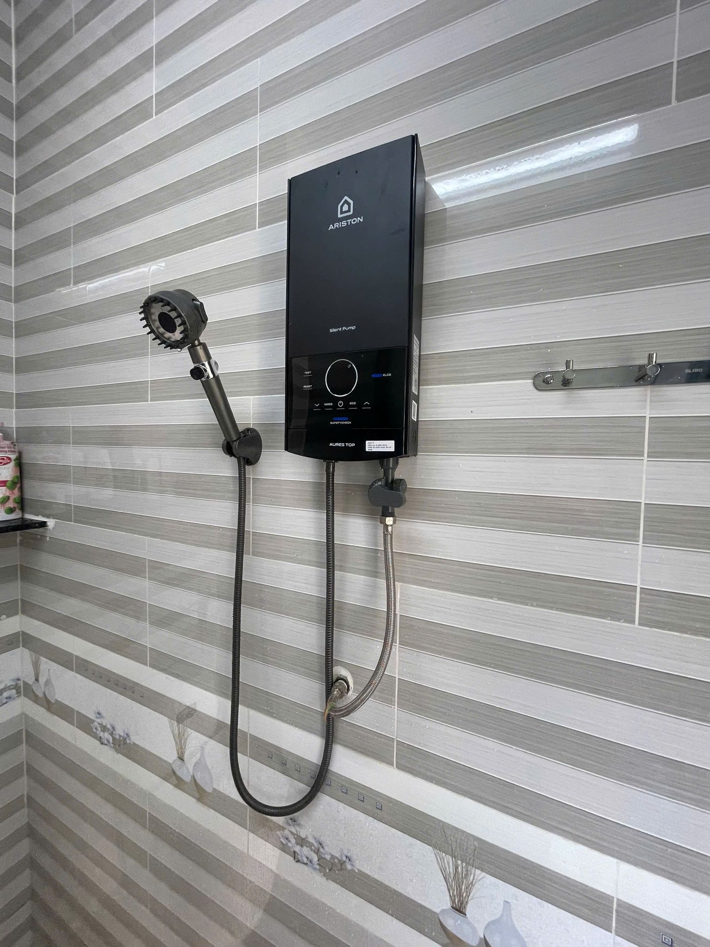 Đánh giá sản phẩm Máy nước nóng trực tiếp Aures Top Ariston AuresTop 4.5P