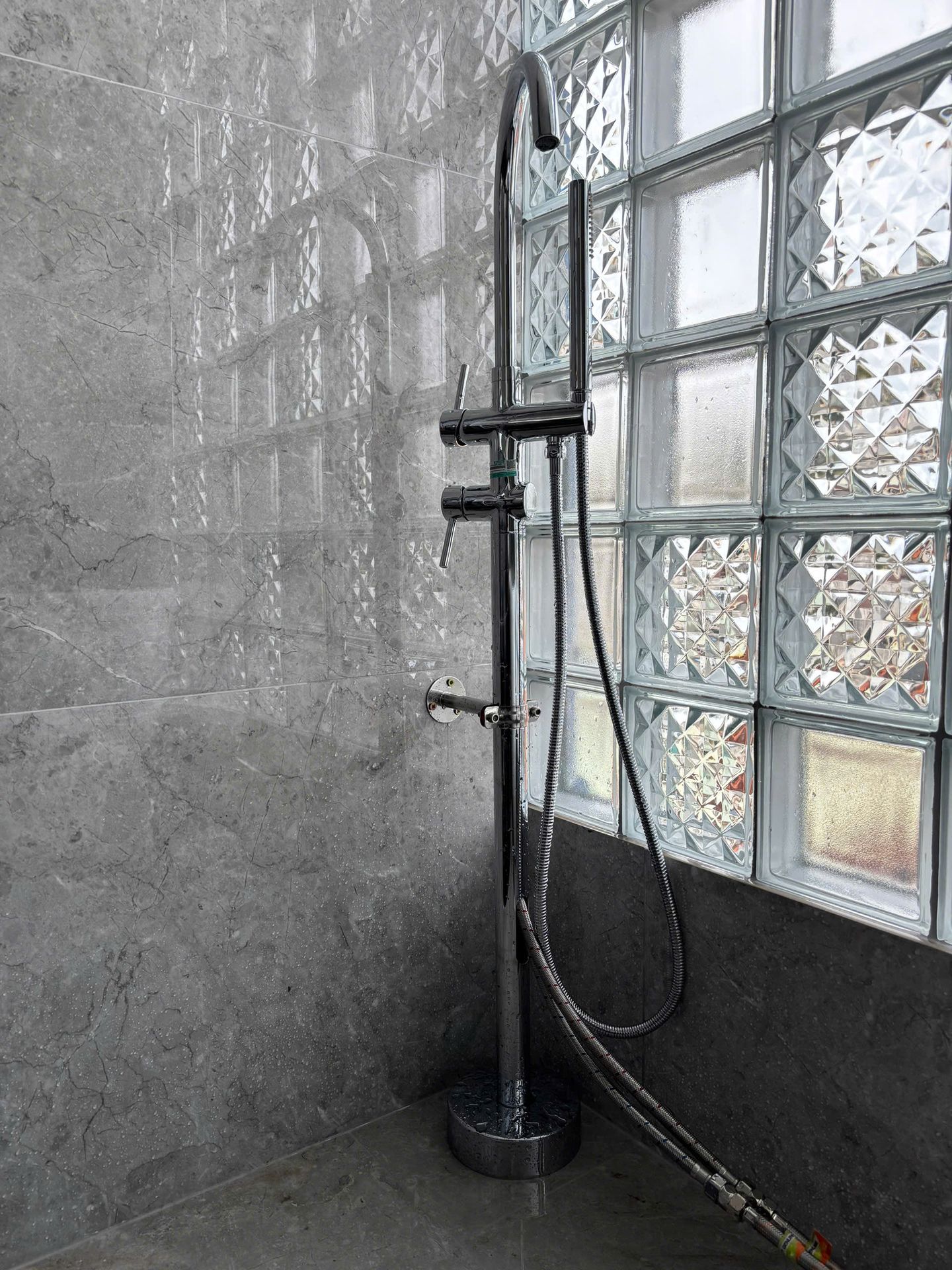 Đánh giá sản phẩm Bộ vòi sen xả bồn đặt sàn Alin Series MOWOEN ALIN-FB0001