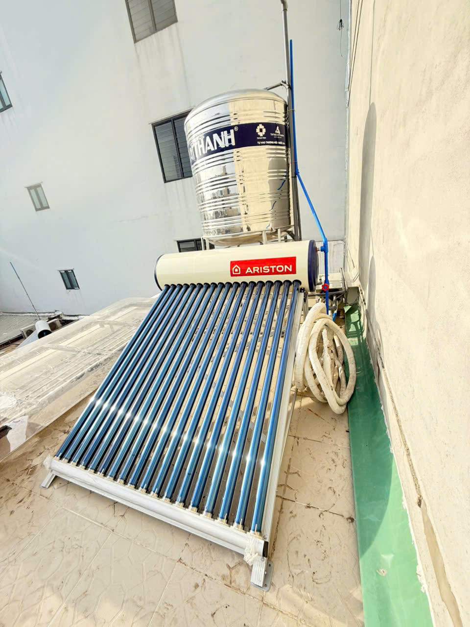 Đánh giá sản phẩm Máy nước nóng năng lượng mặt trời dạng ống Ariston ECO TUBE