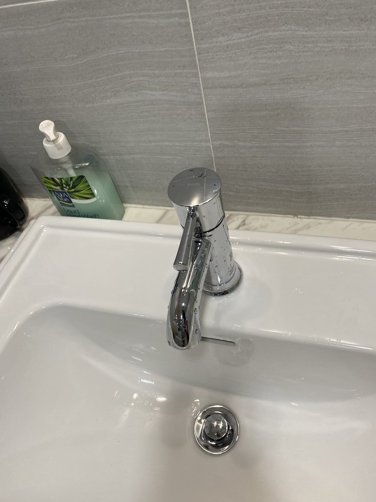 Đánh giá sản phẩm Vòi lavabo nóng lạnh LN TOTO TLS02301V