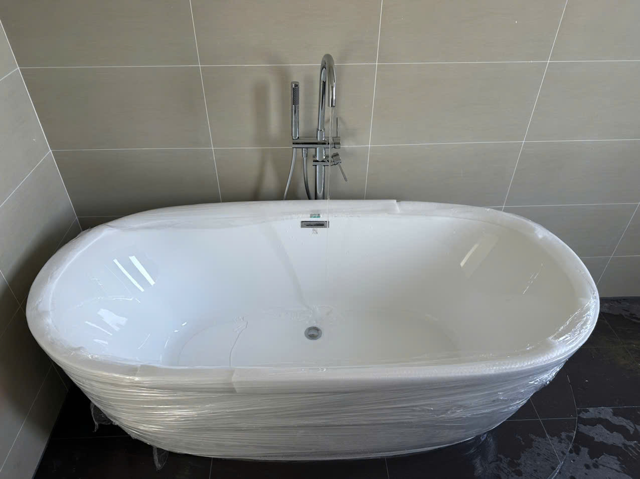 Đánh giá sản phẩm Bồn tắm đặt sàn 1.7m MOWOEN MW8223S-170