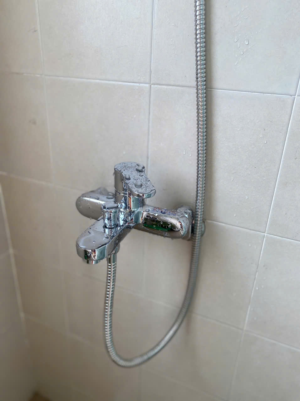 Đánh giá sản phẩm Bộ vòi sen tắm nóng lạnh Caesar S573C