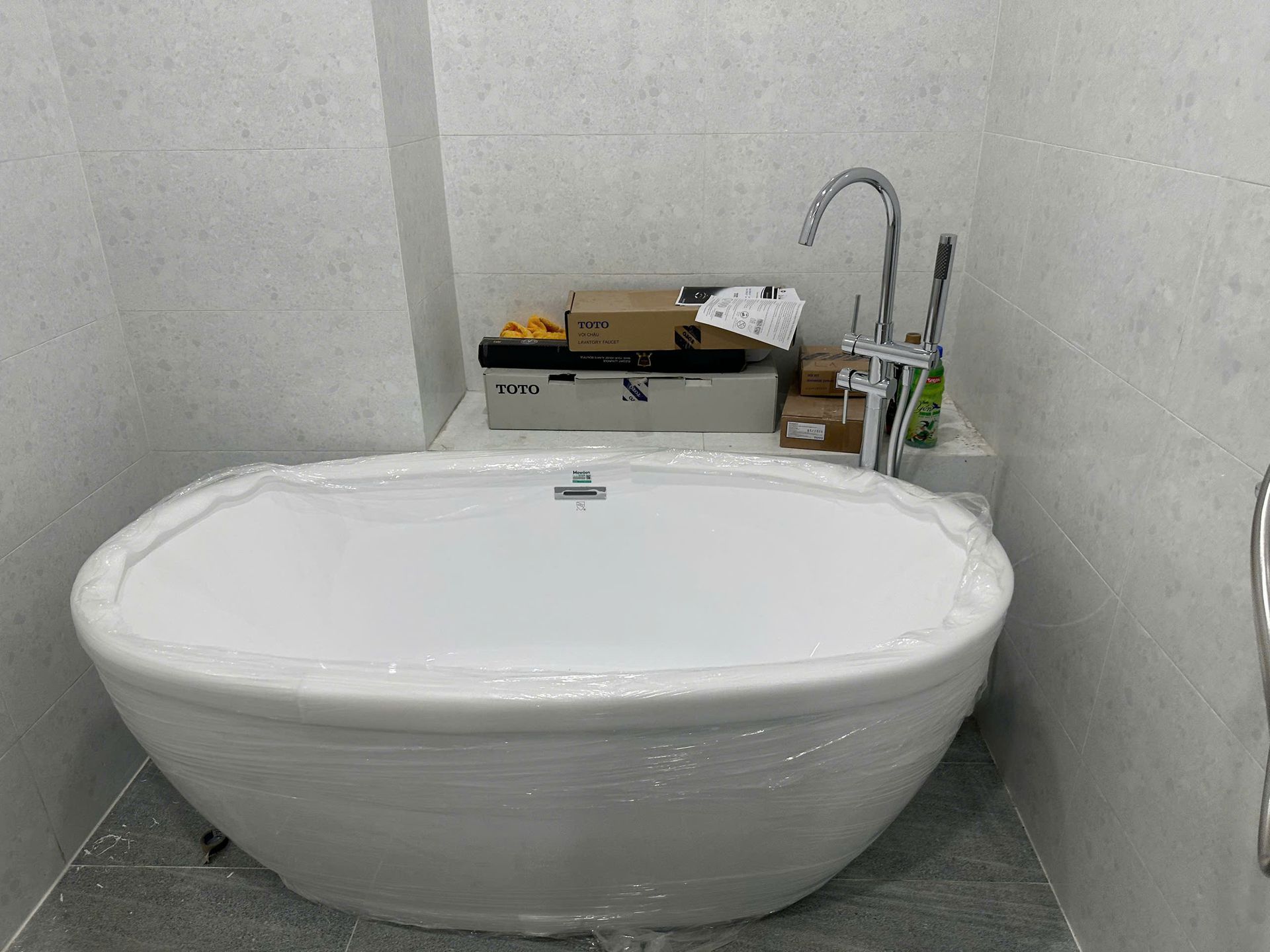 Đánh giá sản phẩm Bồn tắm đặt sàn 1.5m MOWOEN MW8223-150