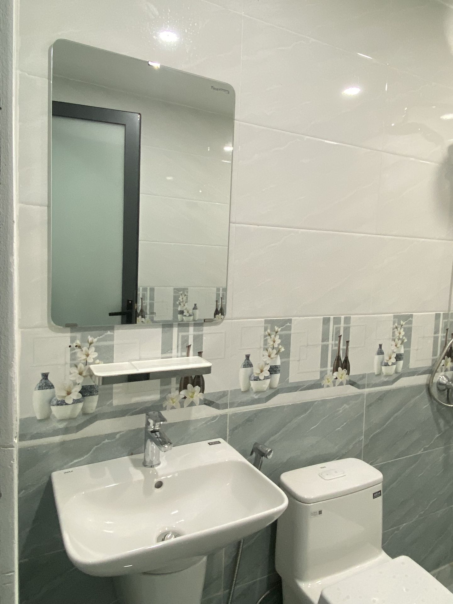 Đánh giá sản phẩm Kệ gương Luxta LS202