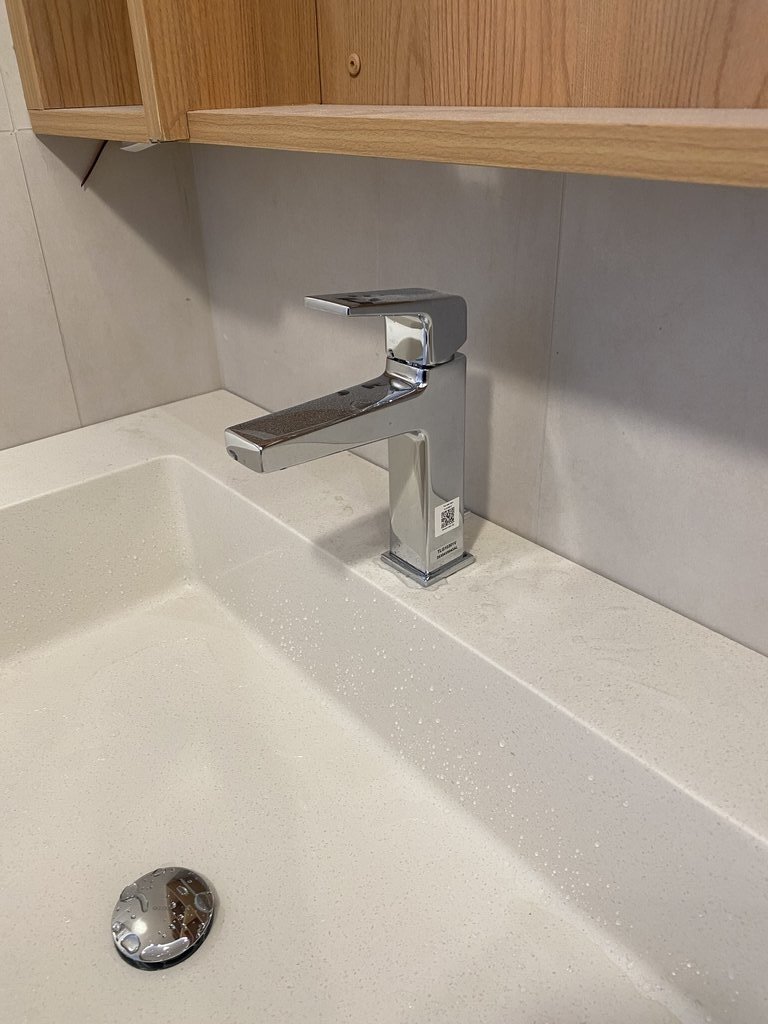 Đánh giá sản phẩm Vòi lavabo nóng lạnh GB TOTO TLG10301V