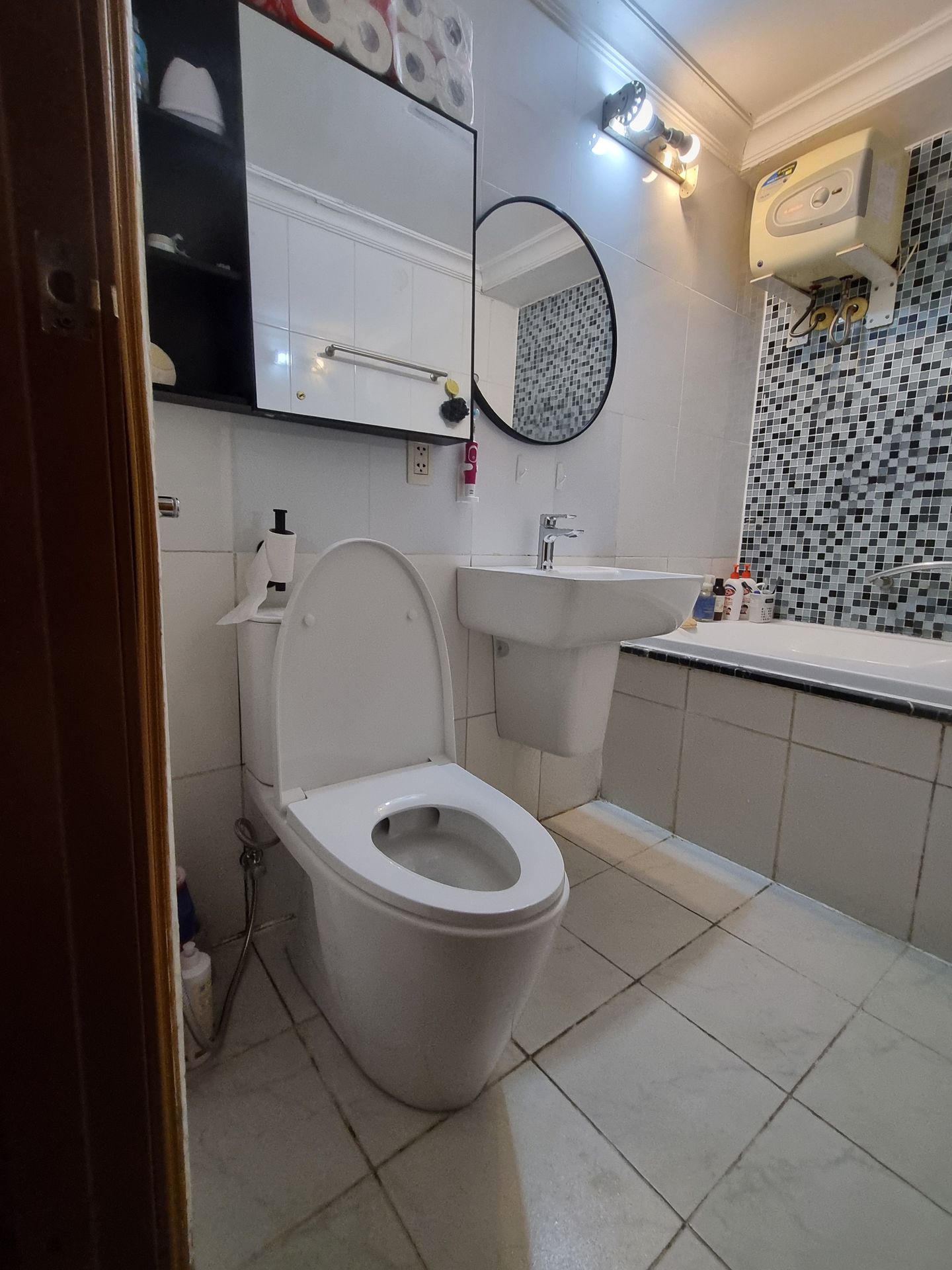 Đánh giá sản phẩm Chân chậu lavabo lửng INAX L-298VC (L298VC)