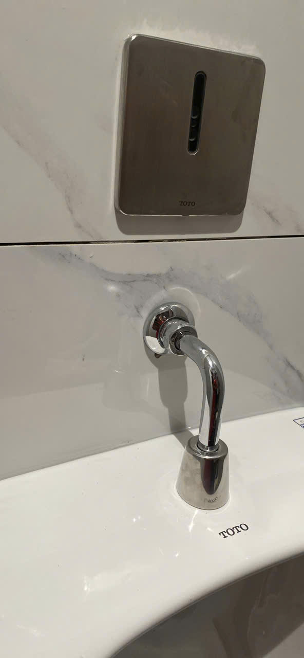 Đánh giá sản phẩm Van xả tiểu TOTO TTUE602AN cảm ứng dùng điện