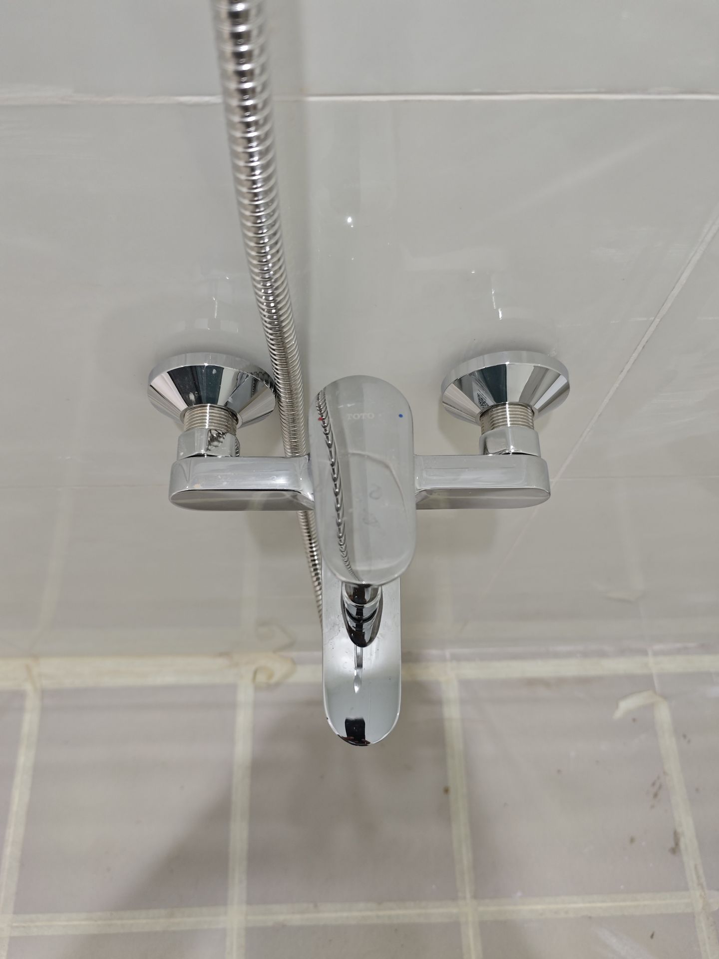 Đánh giá sản phẩm Củ sen tắm nóng lạnh LF Series TOTO TBS04302V