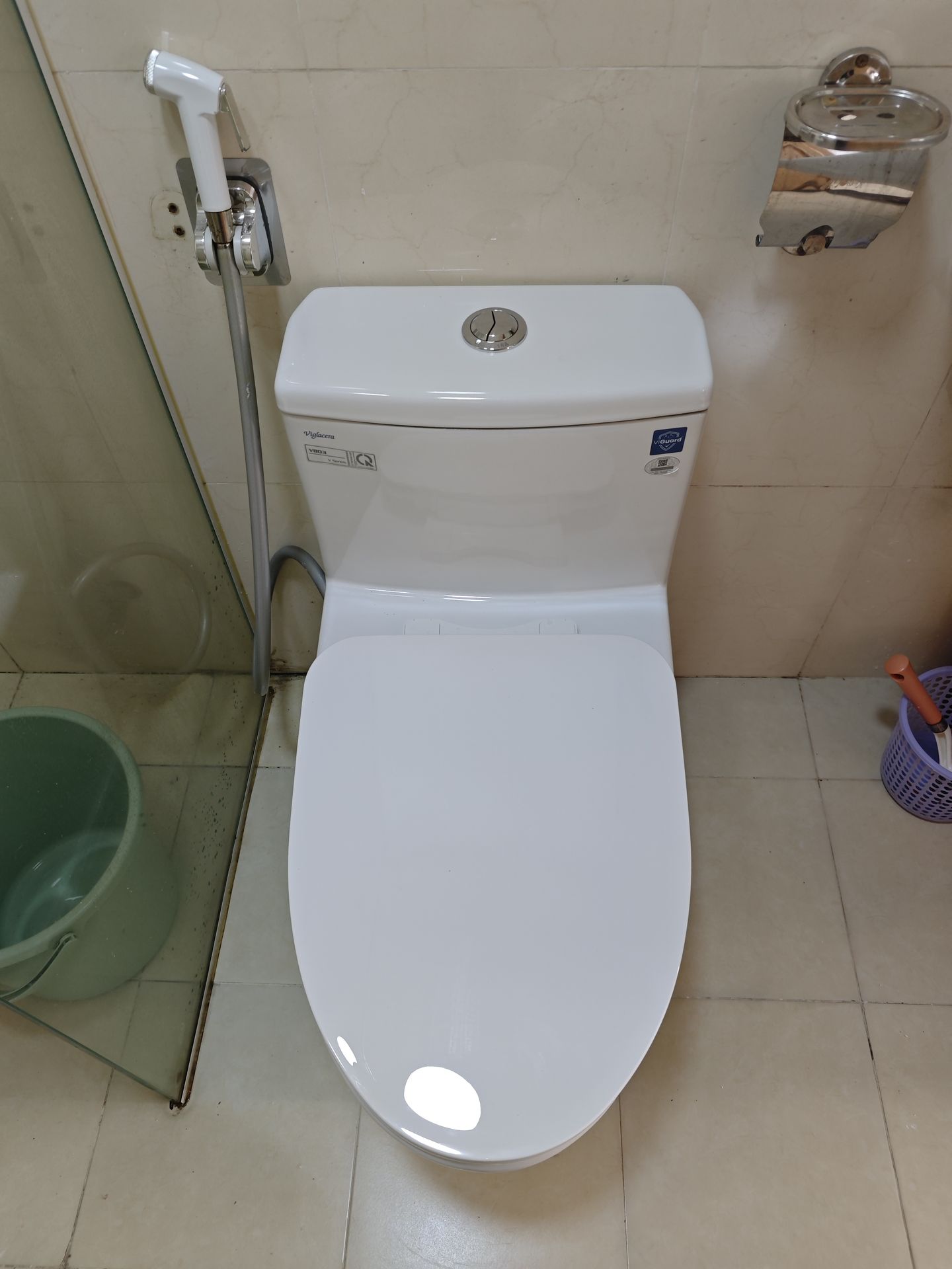 Đánh giá sản phẩm Bồn cầu 1 khối nắp êm Viglacera V803 (+ vòi xịt VG826)