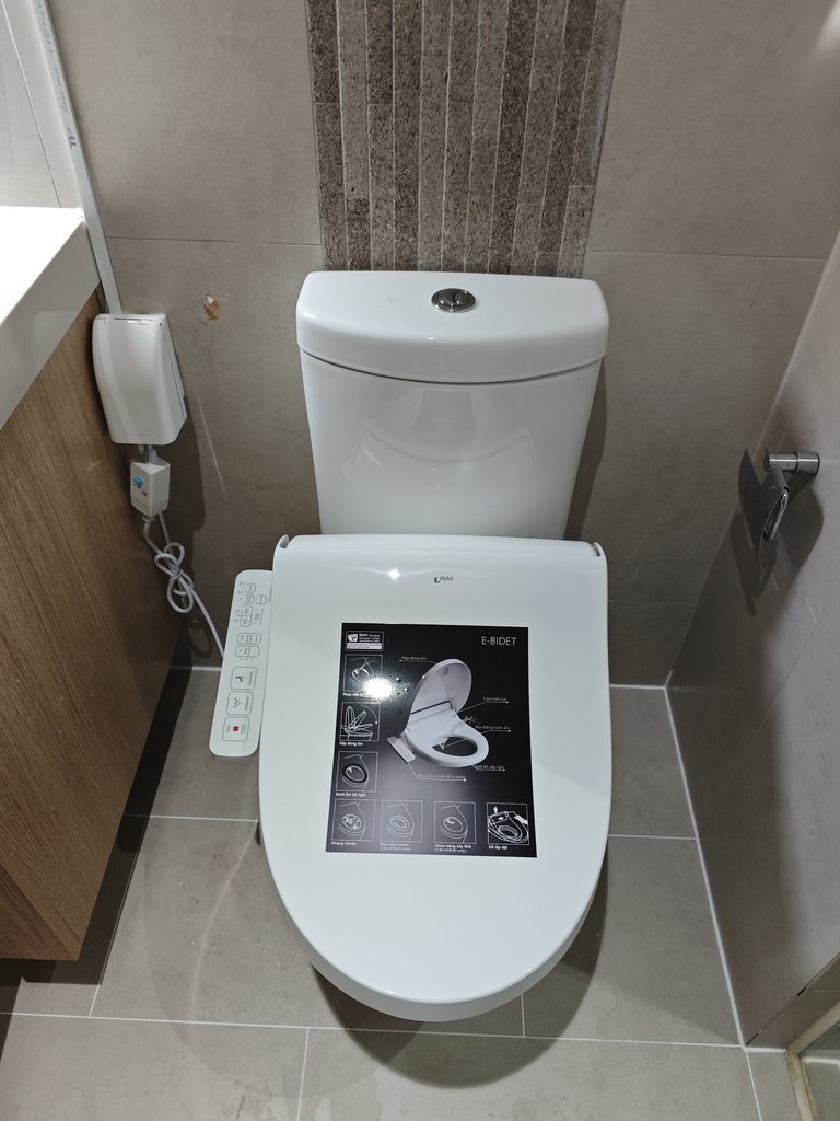 Đánh giá sản phẩm Nắp rửa điện tử thông minh INAX CW-H18VN (CWH18VN)