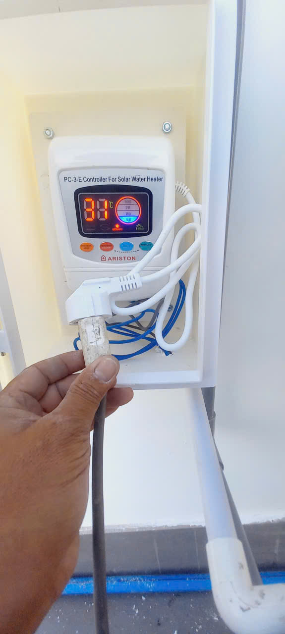 Đánh giá sản phẩm Bộ hỗ trợ nhiệt cho máy nước nóng năng lượng mặt trời dạng ống Ariston PC-3-E