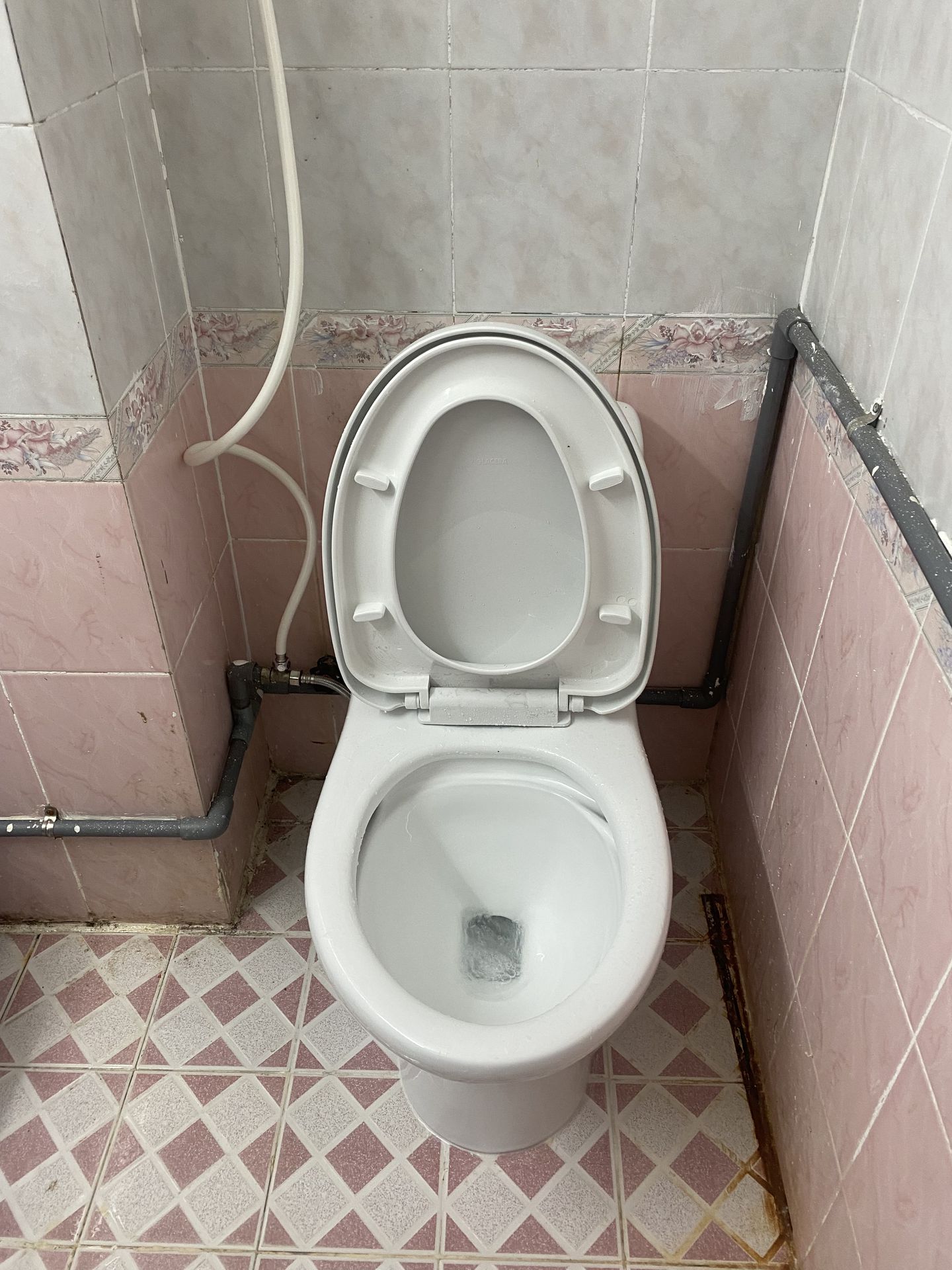 Đánh giá sản phẩm Bồn cầu 1 khối Viglacera BL5V nắp êm xả xoáy (+ vòi xịt VG826)