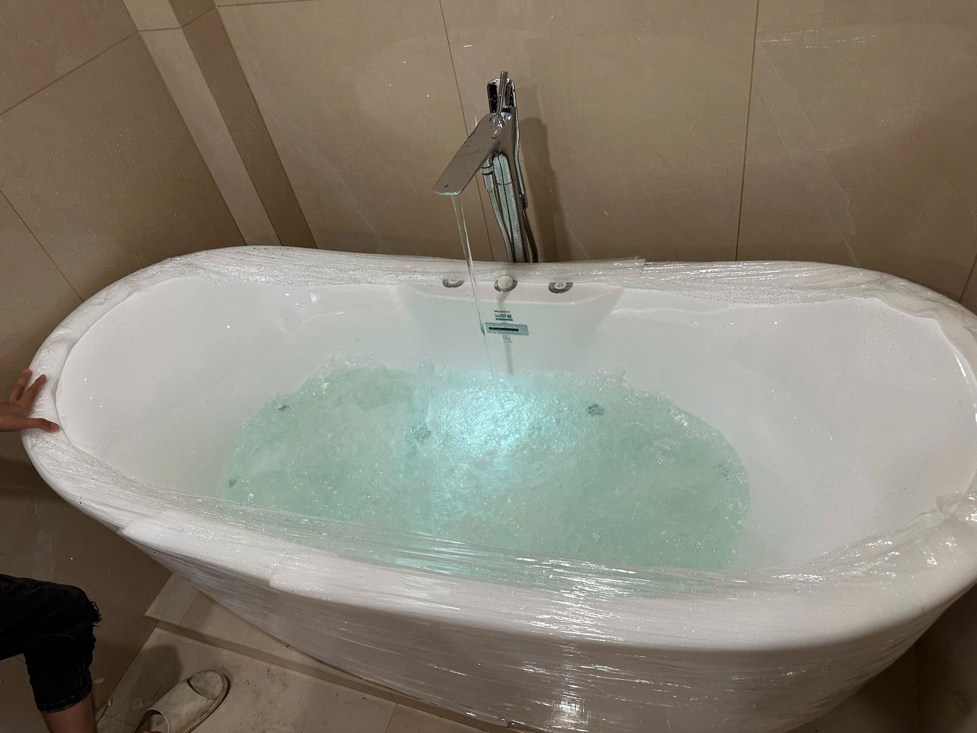 Đánh giá sản phẩm Bồn tắm đặt sàn massage 1.7m MOWOEN MW8305B-170.MS