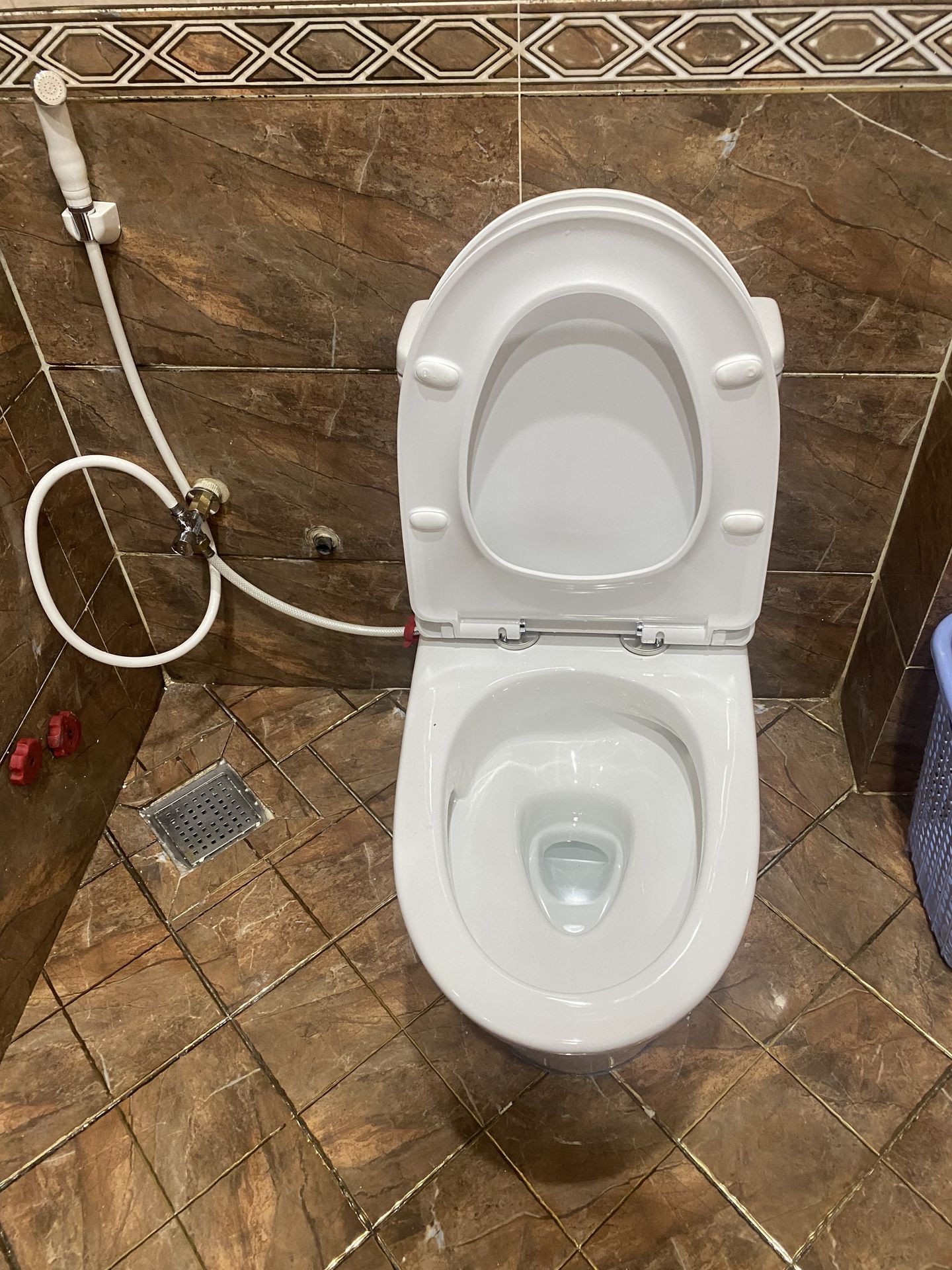 Đánh giá sản phẩm Bồn cầu 1 khối Viglacera V36 nắp êm (+ vòi xịt VG826)