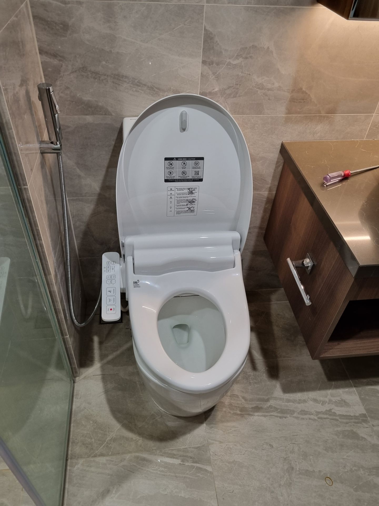 Đánh giá sản phẩm Nắp rửa điện tử thông minh INAX CW-H17VN (CWH17VN)