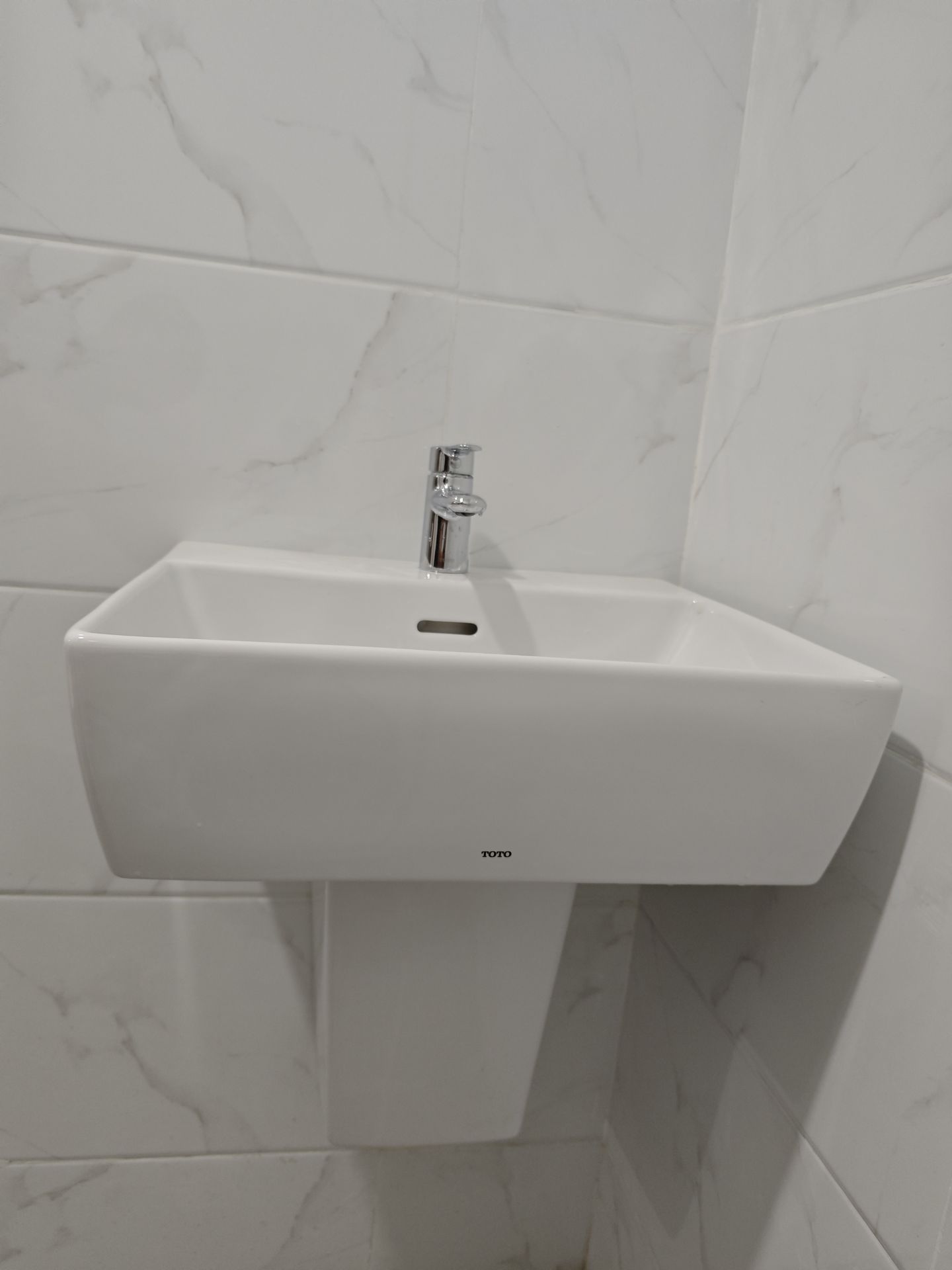 Đánh giá sản phẩm Vòi lavabo lạnh TOTO TVLC101NSR