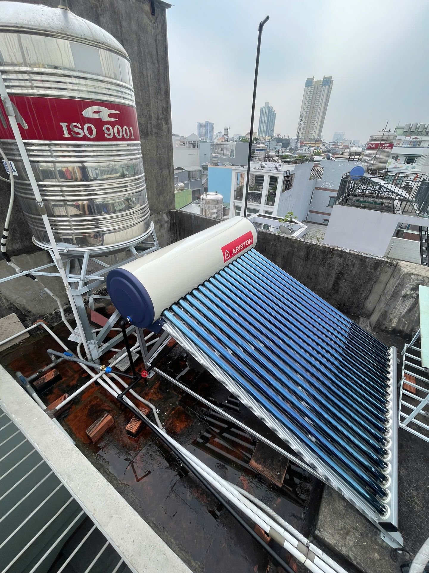 Đánh giá sản phẩm Máy nước nóng năng lượng mặt trời dạng ống Ariston ECO TUBE