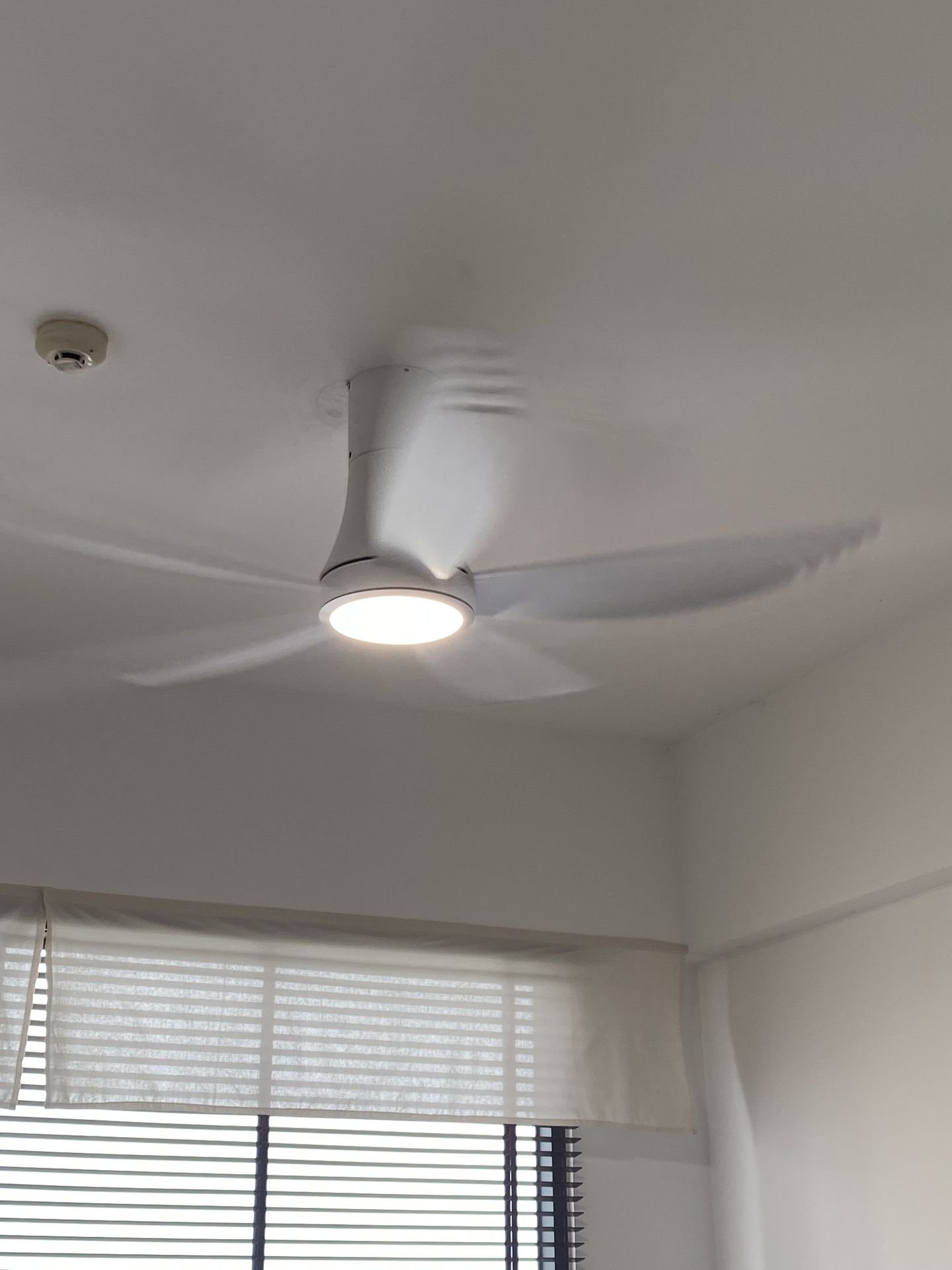 Đánh giá sản phẩm Quạt trần 5 cánh điều khiển từ xa Nanoco NCF5653-WL