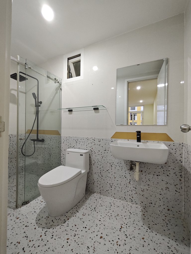 Đánh giá sản phẩm Vòi chậu lavabo nóng lạnh Caesar B390CU / CBU / CGU / CRU / CWU