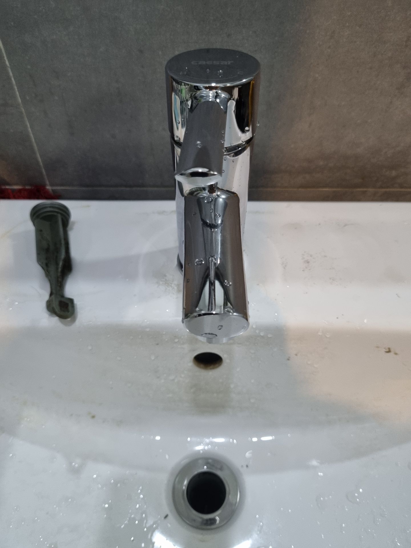 Đánh giá sản phẩm Vòi chậu lavabo nóng lạnh Caesar B305CU