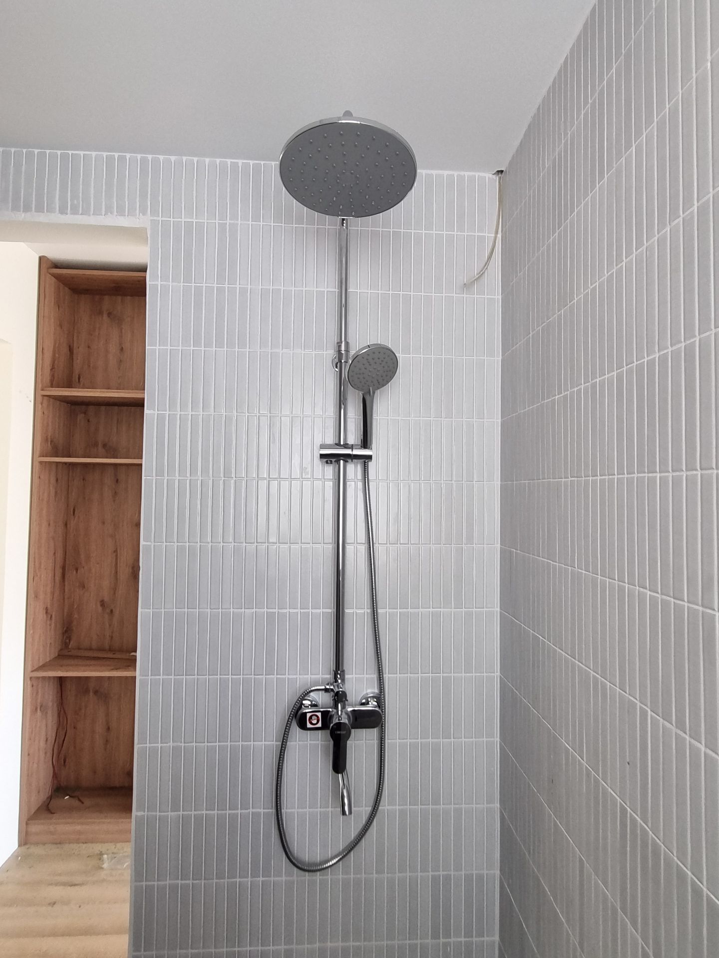 Đánh giá sản phẩm Bộ sen tắm cây nóng lạnh Caesar S578C