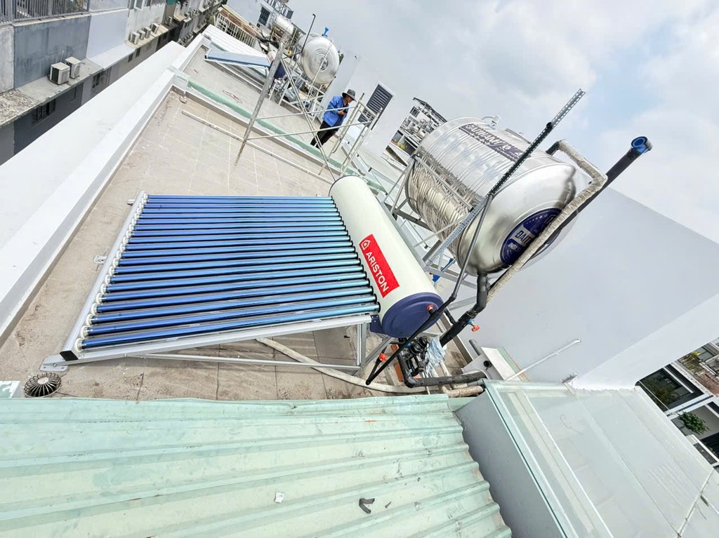 Đánh giá sản phẩm Máy nước nóng năng lượng mặt trời dạng ống Ariston ECO TUBE