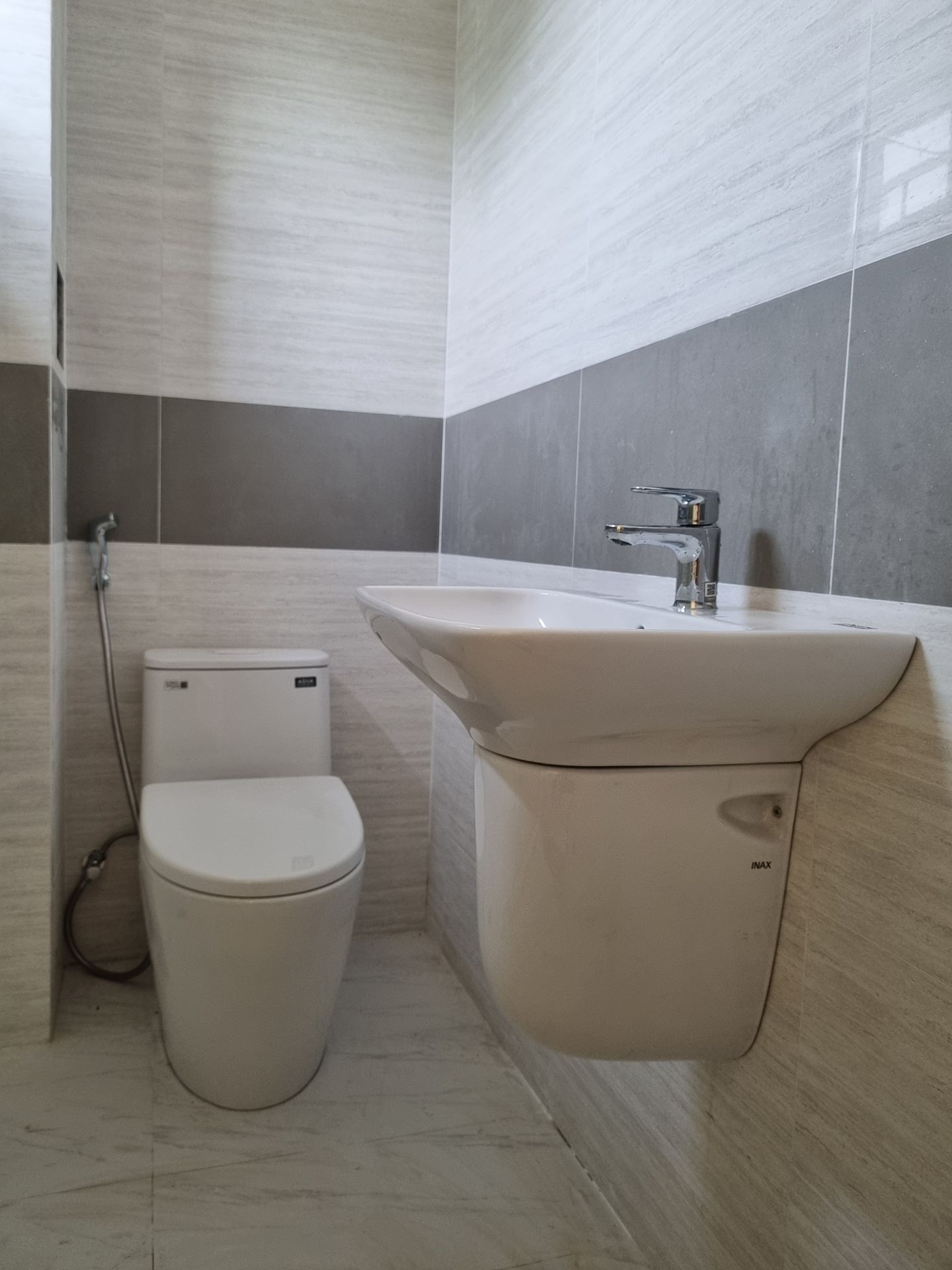 Đánh giá sản phẩm Vòi chậu lavabo nóng lạnh INAX LFV-1112S (LFV1112S)