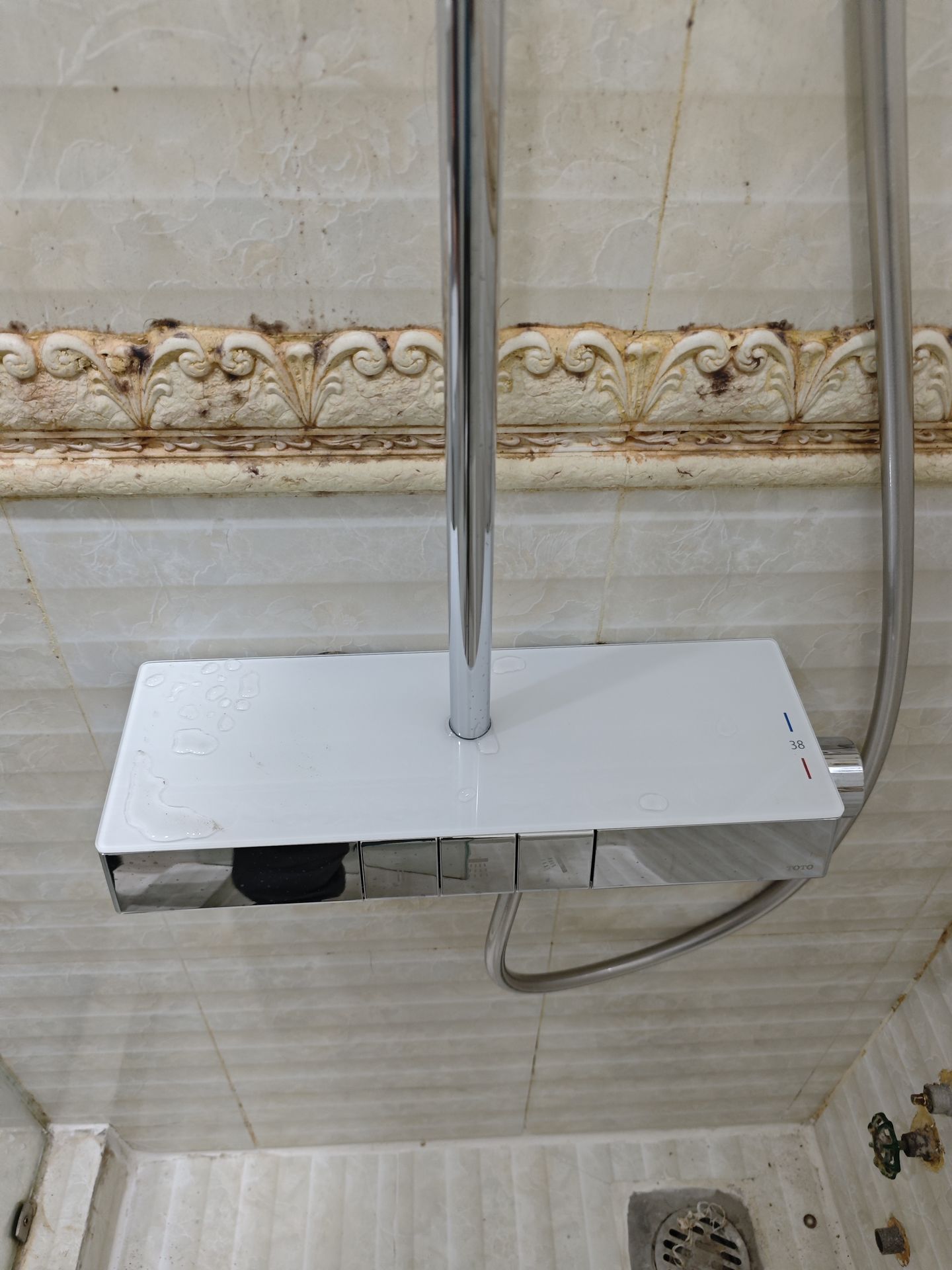 Đánh giá sản phẩm Sen cây nhiệt độ TOTO TBW12400V (kèm vòi xả bồn và kệ để đồ)