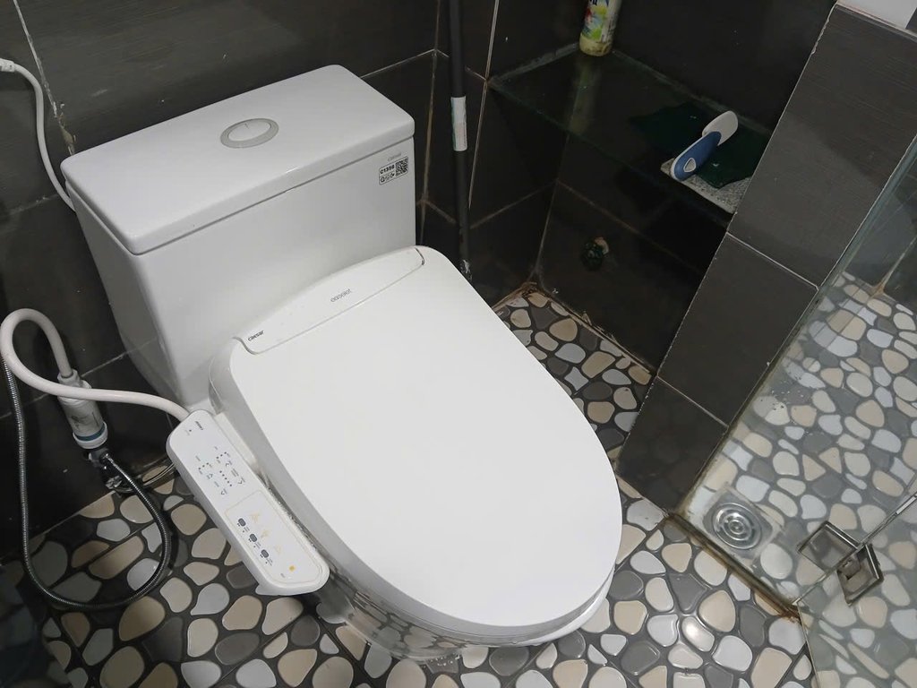 Đánh giá sản phẩm Bồn cầu 1 khối nắp điện tử Caesar C1356F + TAF400H (CD1356+TAF400H)