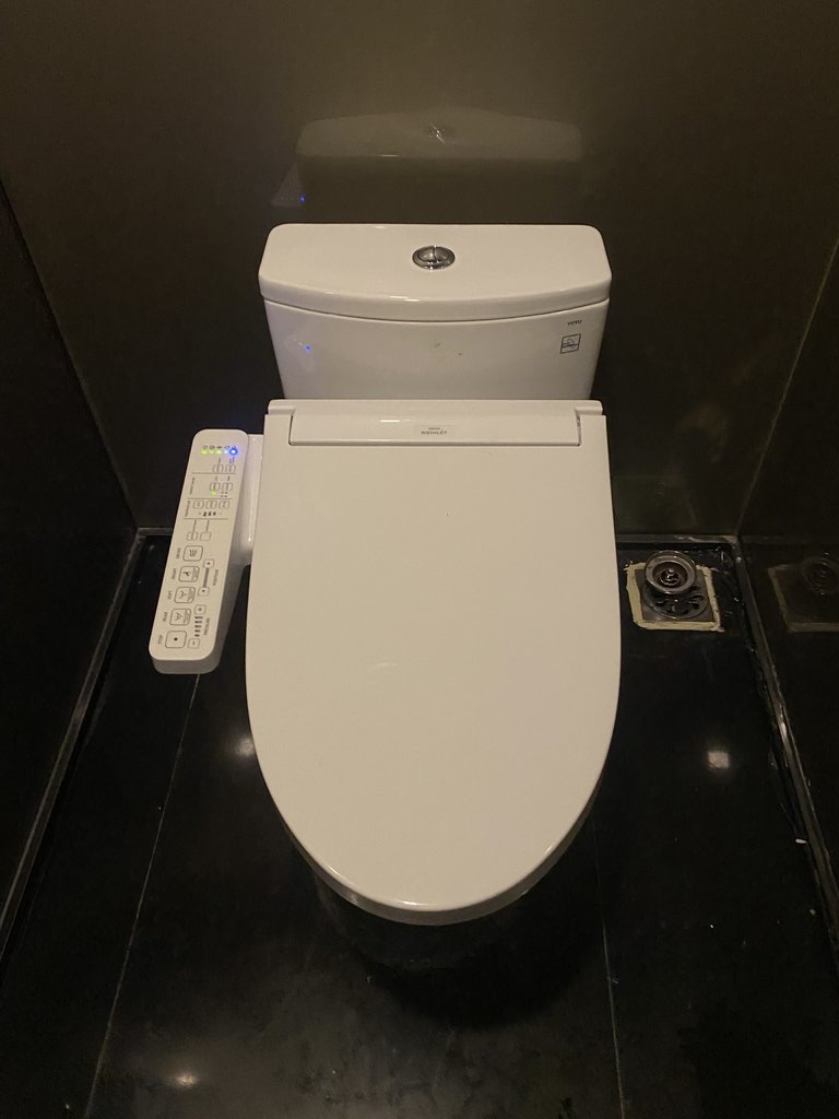 Đánh giá sản phẩm Bồn cầu TOTO MS885DW16 1 khối nắp điện tử Washlet C2 TCF23410AAA