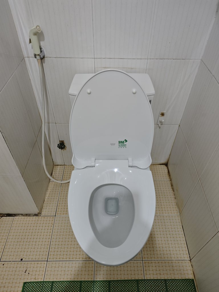 Đánh giá sản phẩm Bồn cầu 2 khối Caesar CD1340 nắp đóng êm