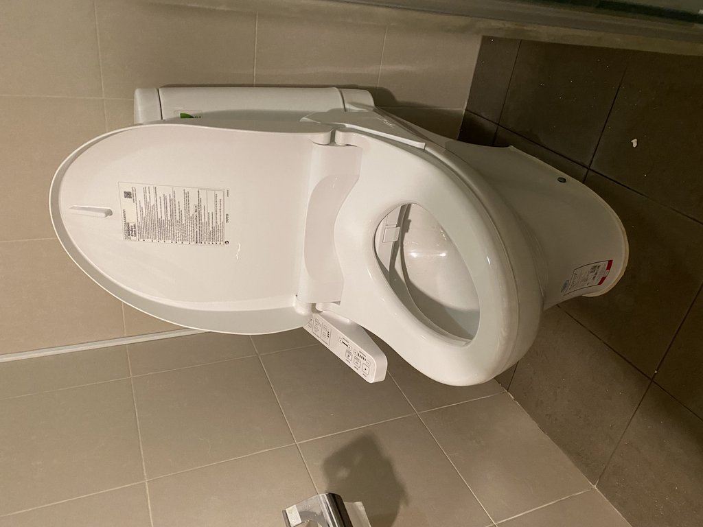 Đánh giá sản phẩm Nắp bồn cầu thông minh TOTO TCF23710AAA (W18) Washlet C2 cơ bản