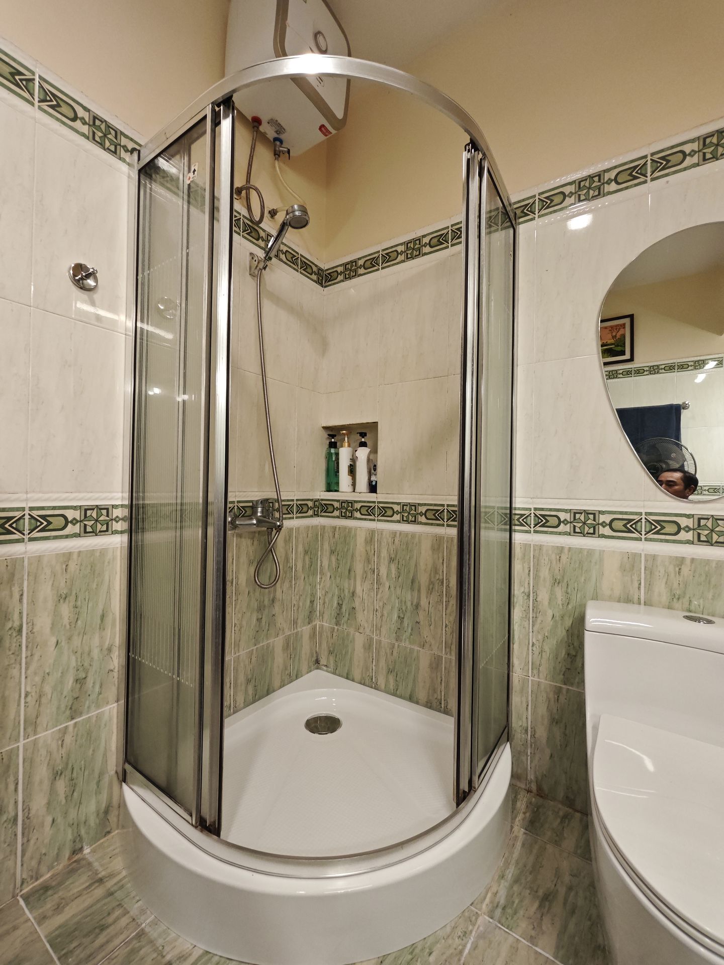 Đánh giá sản phẩm Đế phòng tắm đứng dáng tròn 900x900mm MANHATTAN P49