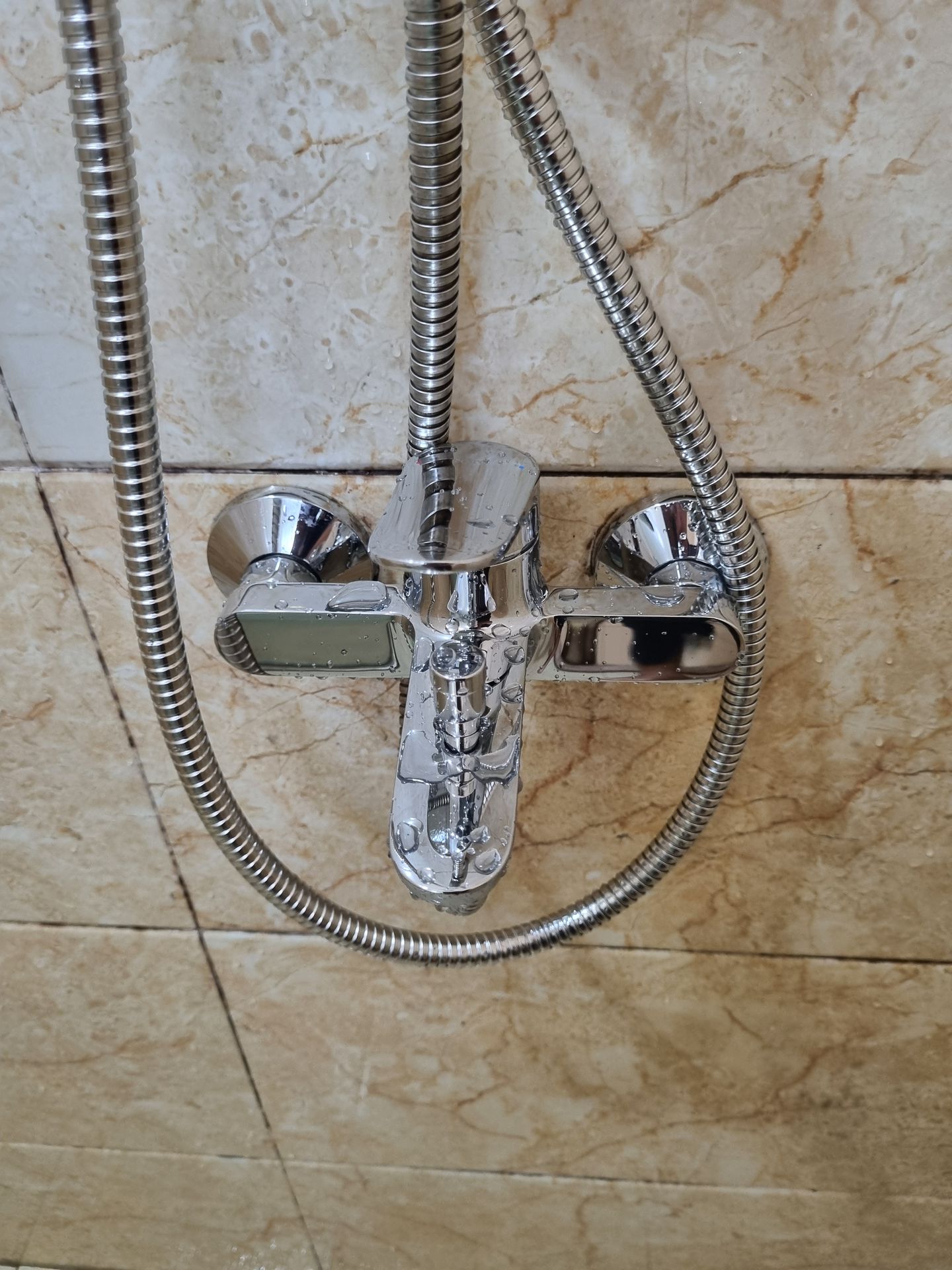 Đánh giá sản phẩm Củ sen tắm nóng lạnh LF Series TOTO TBS04302V