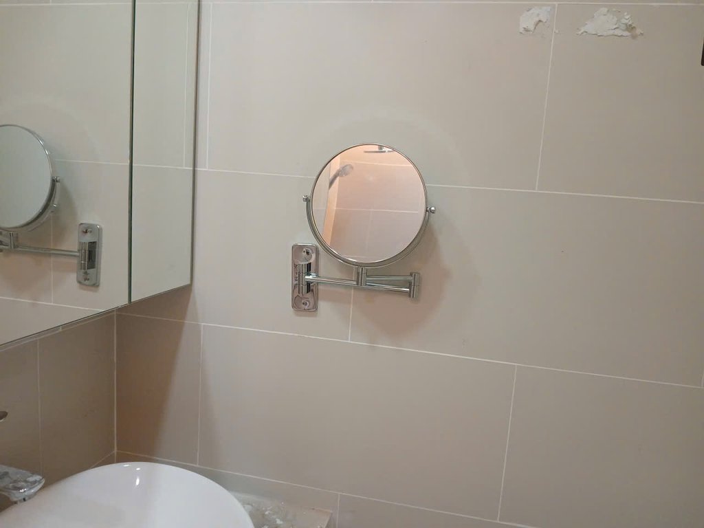 Đánh giá sản phẩm Gương trang điểm treo tường 20cm ATMOR 8030