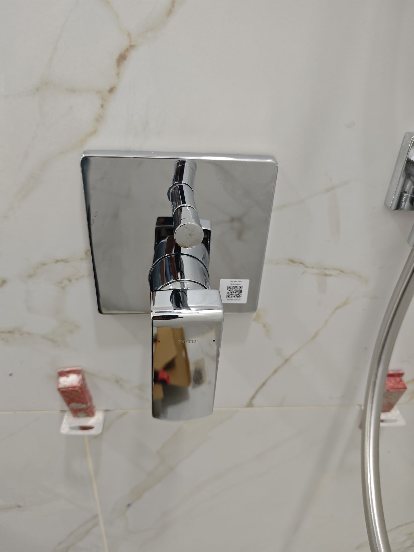 Đánh giá sản phẩm Van gật gù điều chỉnh nóng lạnh kèm nút chuyển hướng và phụ kiện âm tường TOTO TBG02304BA TBN01001B