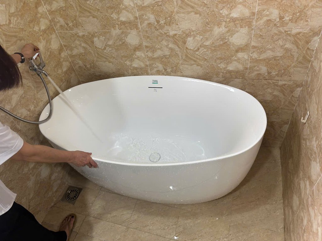 Đánh giá sản phẩm Bồn tắm đặt sàn 1.3m MOWOEN MW8227P–130