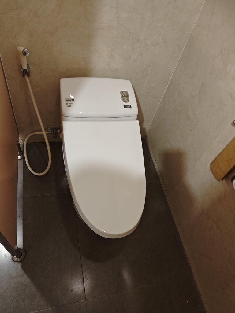 Đánh giá sản phẩm Bồn cầu 1 khối INAX AC-1008VRN (AC1008VRN) nắp đóng êm