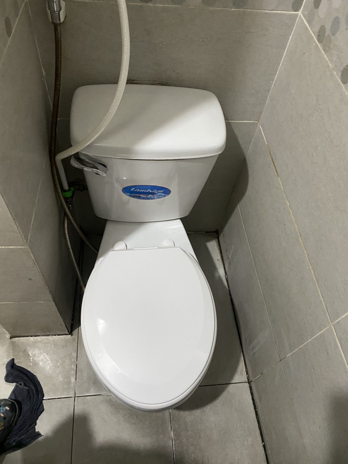 Đánh giá sản phẩm Bồn cầu LANDSIGN 2 khối tay gạt LS2KG