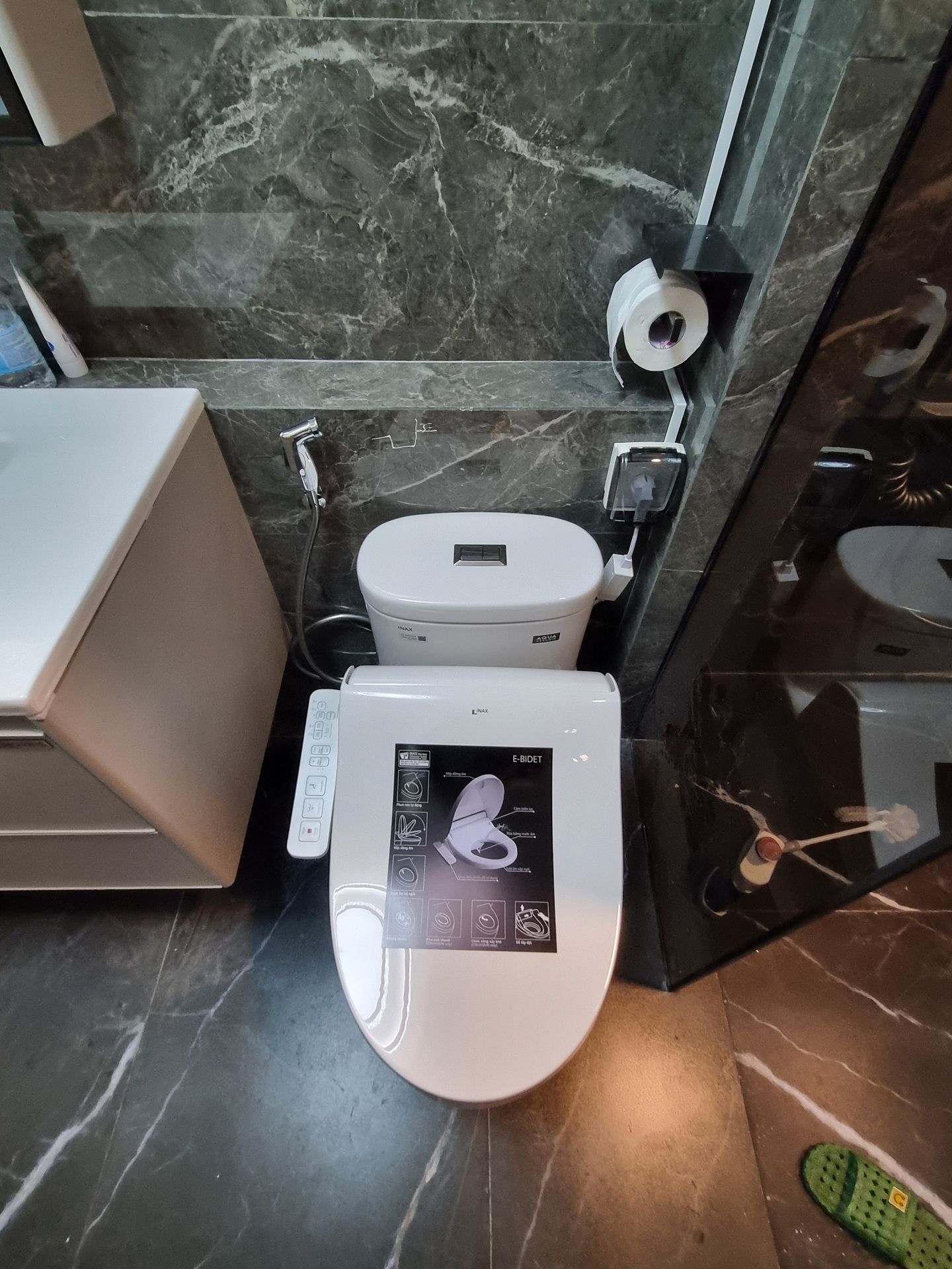 Đánh giá sản phẩm Bồn cầu 1 khối nắp điện tử INAX AC-959A + CW-H18VN