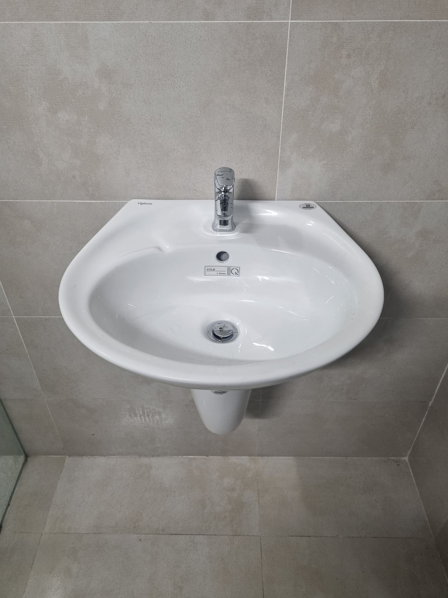 Đánh giá sản phẩm Vòi chậu lavabo lạnh Viglacera VG103