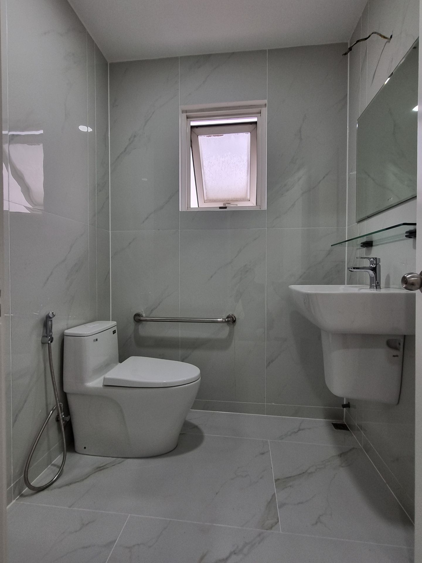 Đánh giá sản phẩm Vòi xịt vệ sinh INAX CFV-105MM (CFV105MM)