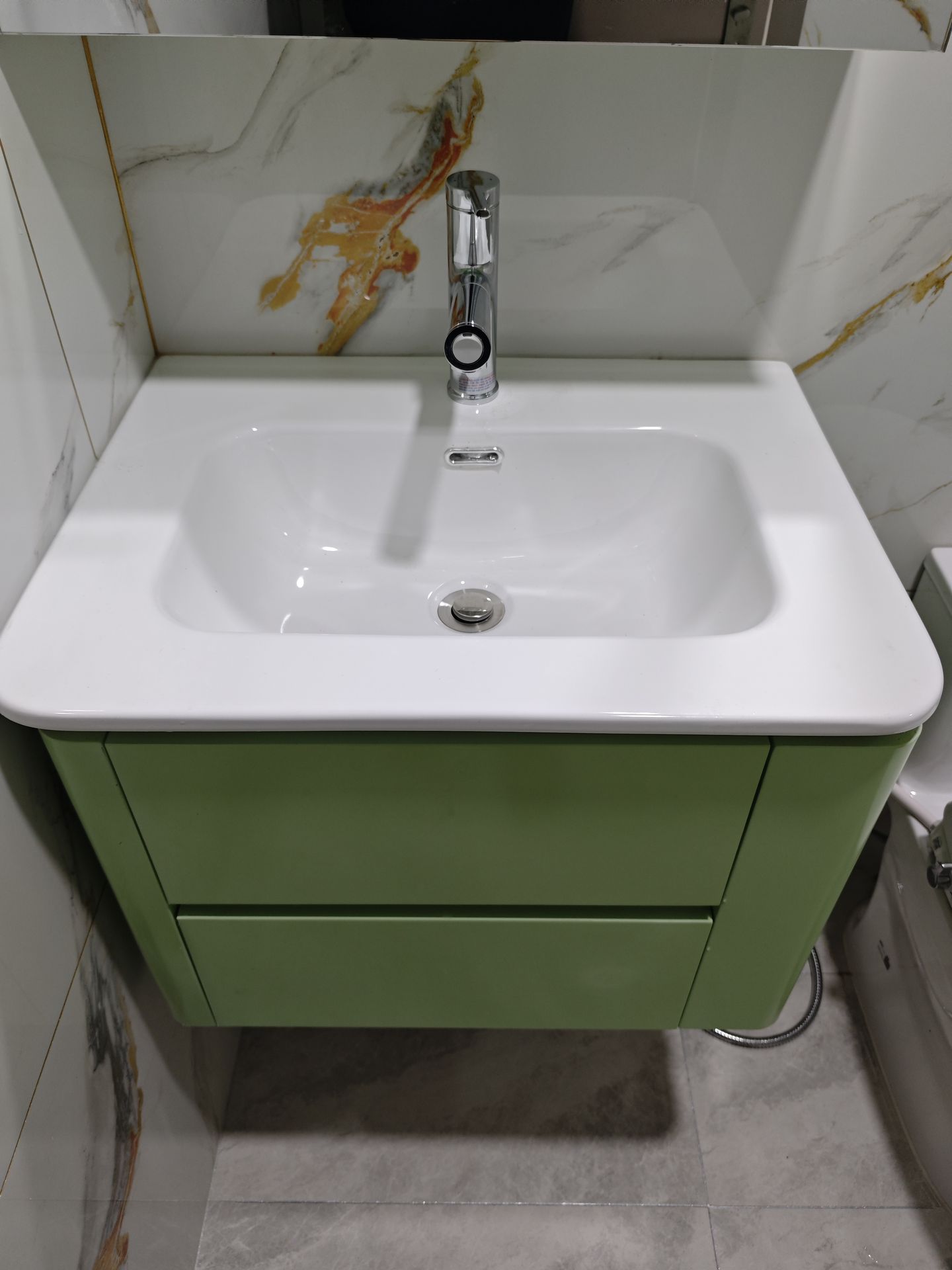 Đánh giá sản phẩm Vòi chậu lavabo nóng lạnh dây rút Caesar B196C