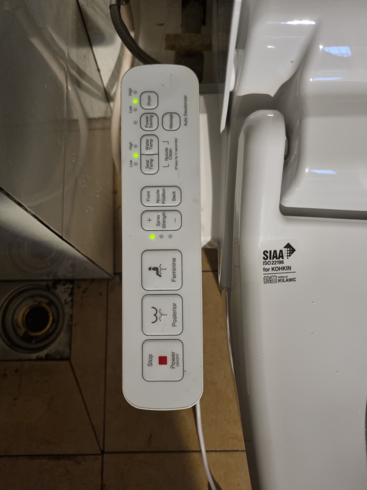 Đánh giá sản phẩm Bồn cầu 1 khối nắp điện tử INAX AC-902 + CW-H18VN