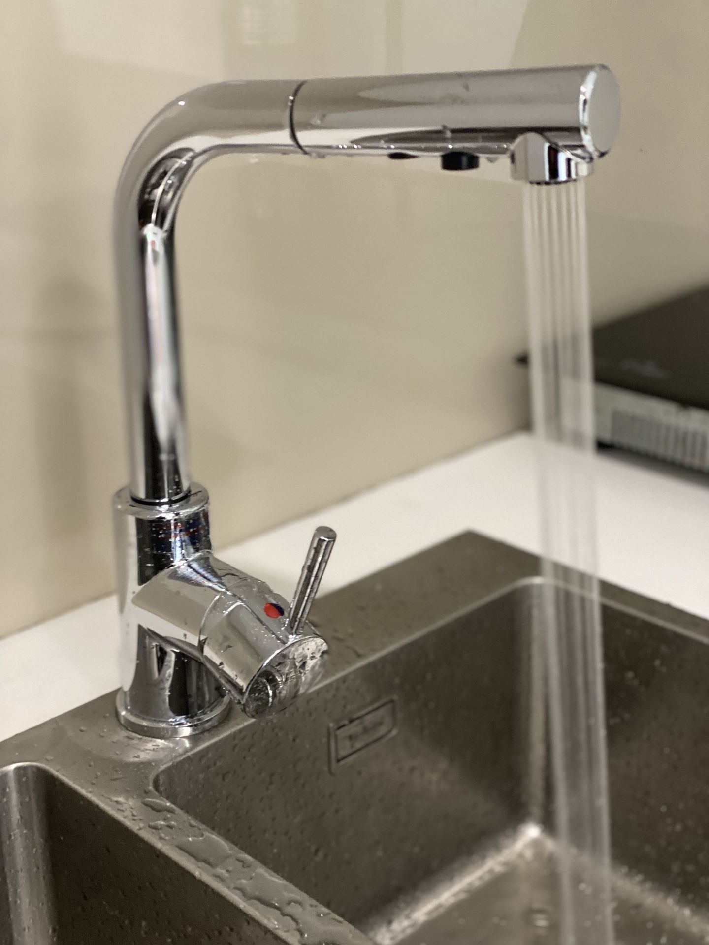 Đánh giá sản phẩm Vòi bếp dây rút nóng lạnh Caesar K915C