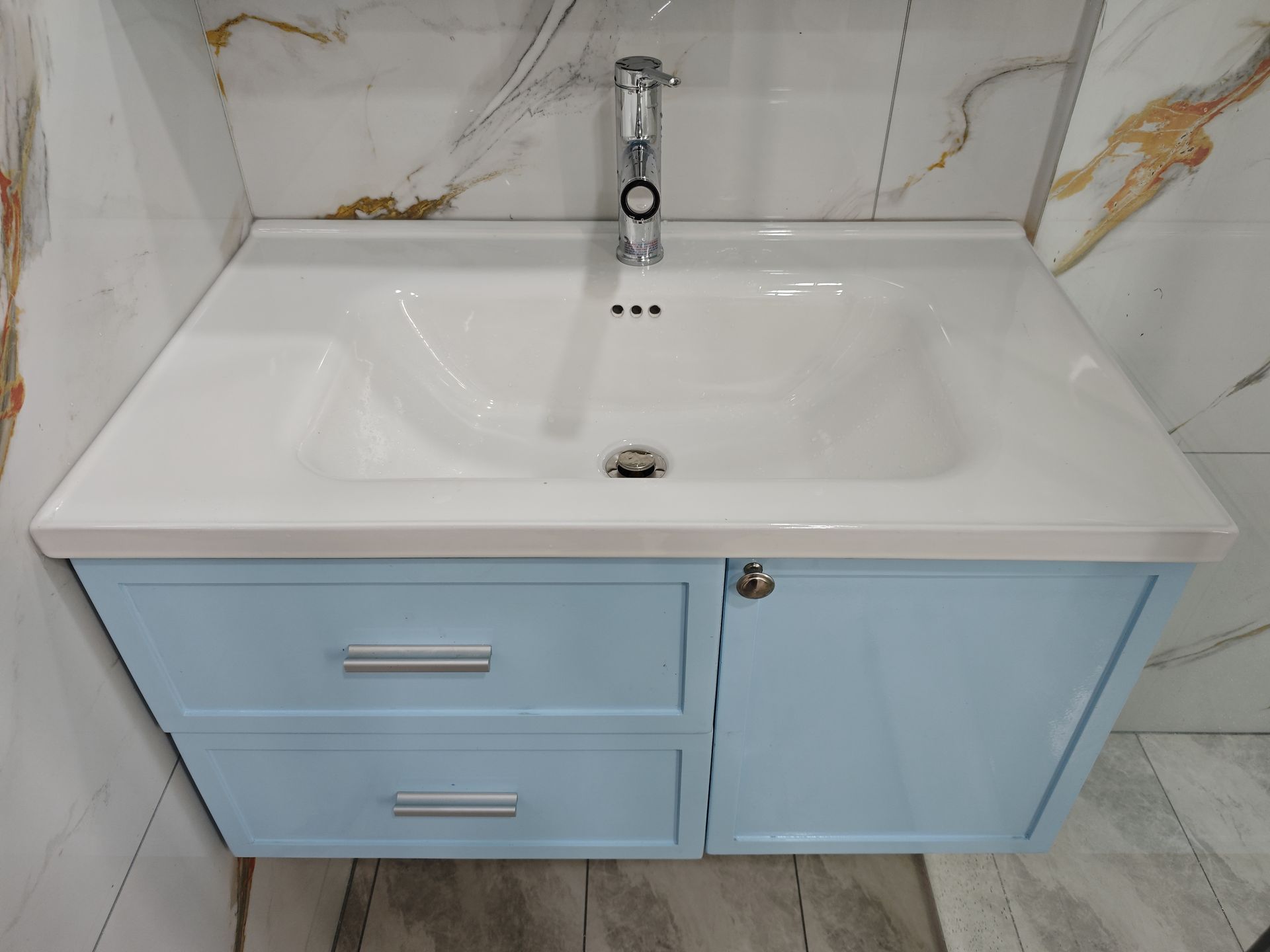 Đánh giá sản phẩm Vòi chậu lavabo nóng lạnh dây rút Caesar B196C