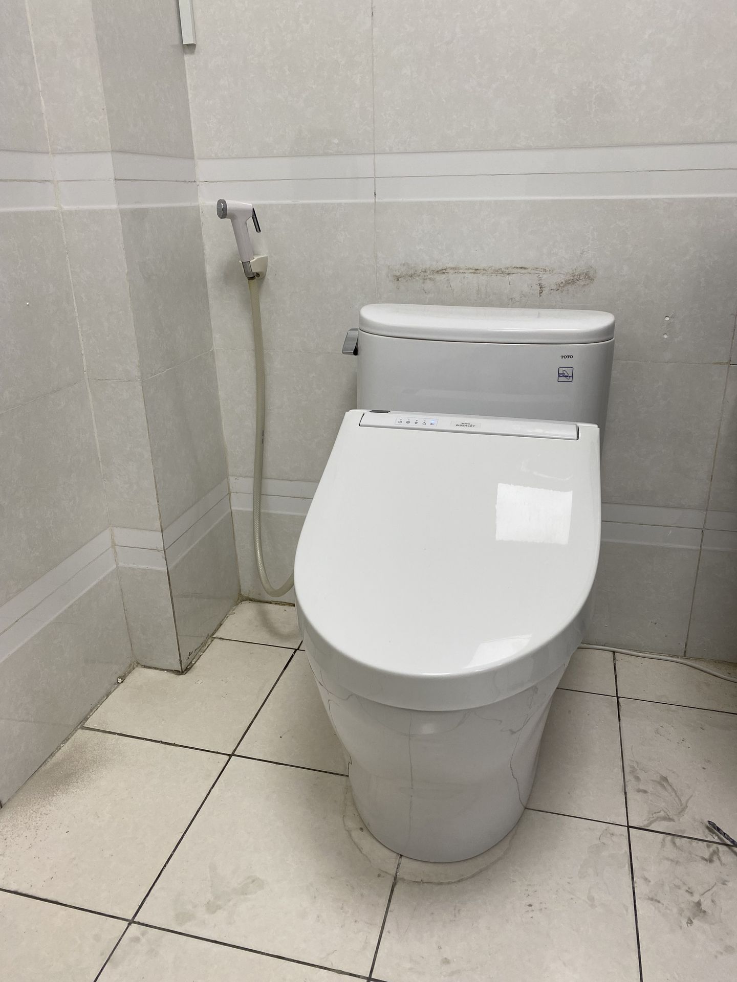 Đánh giá sản phẩm Bồn cầu TOTO MS887CRW15 1 khối nắp điện tử Washlet C5 TCF24460AAA giấu dây