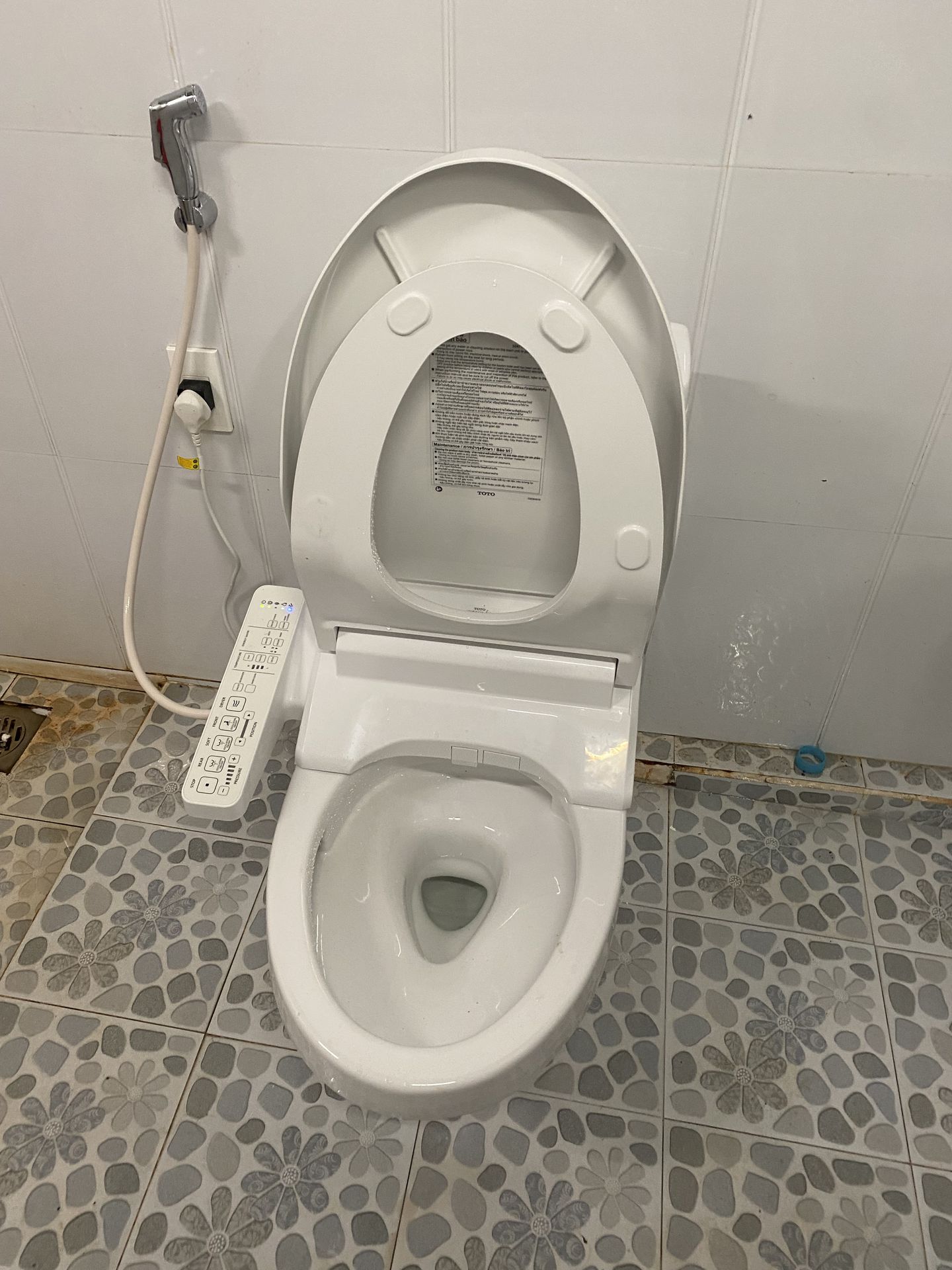 Đánh giá sản phẩm Bồn cầu TOTO CS948DW16 2 khối nắp điện tử Washlet C2 TCF23410AAA